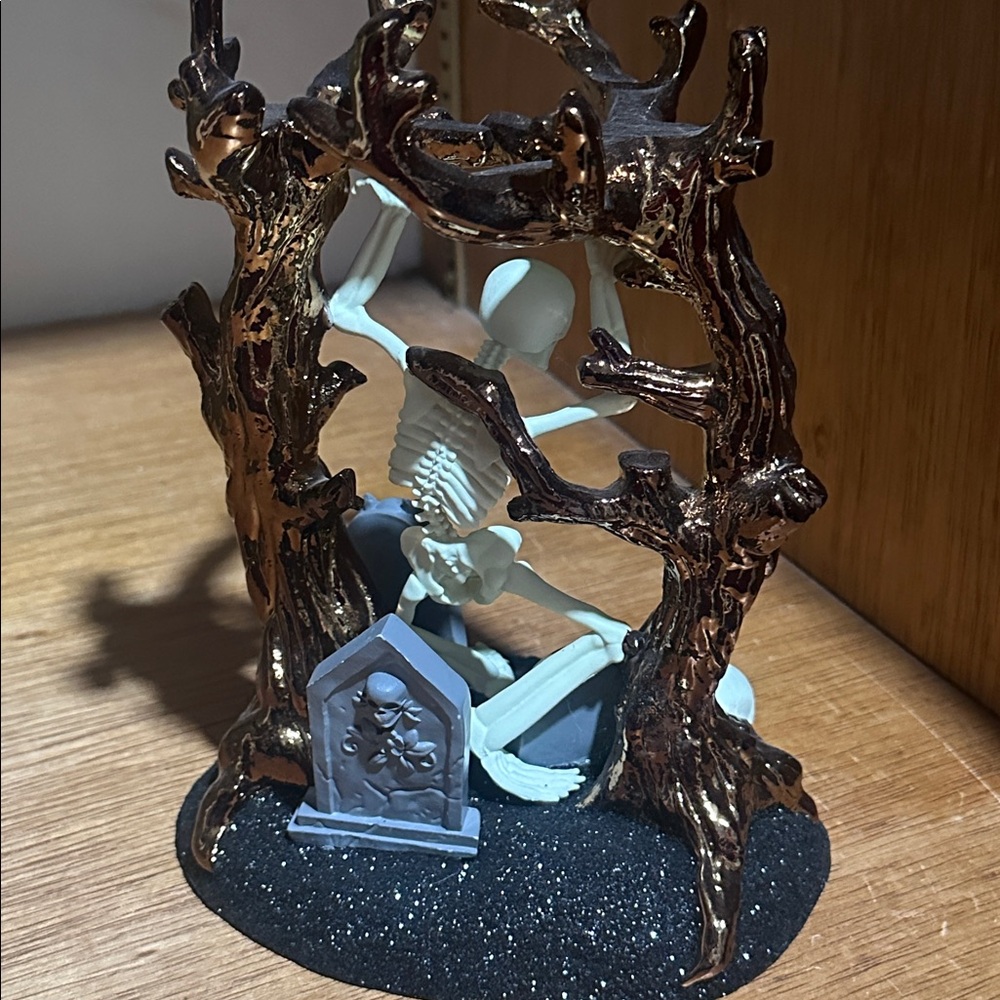 Bath & Body Works skeleton Halloween candle holder - Picture 4 of 5